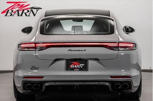 2022 Porsche Panamera 4