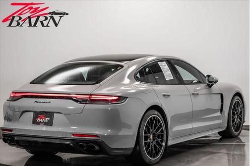 2022 Porsche Panamera 4