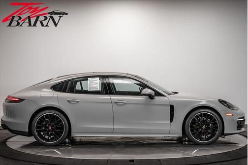 2022 Porsche Panamera 4