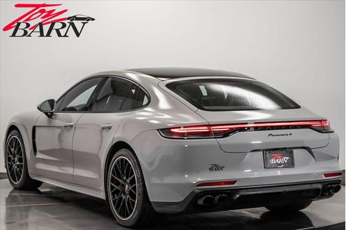 2022 Porsche Panamera 4