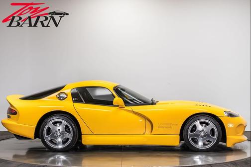 Yellow 2001 Dodge Viper GTS