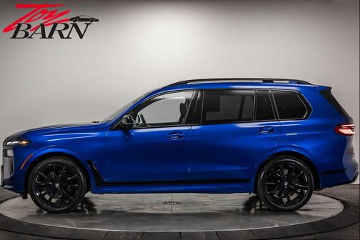 2023 BMW X7 M60i