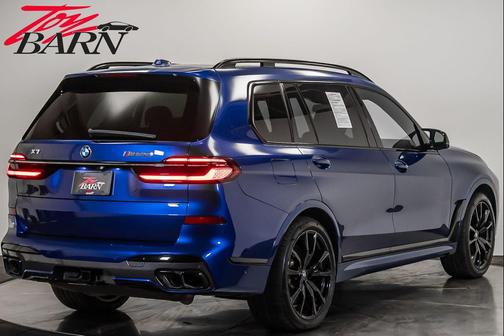 2023 BMW X7 M60i
