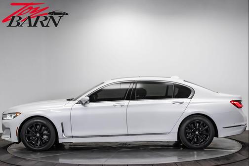 Mineral White Metallic 2022 BMW 750 i xDrive