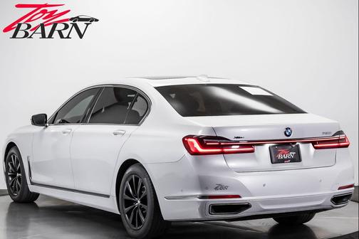Mineral White Metallic 2022 BMW 750 i xDrive