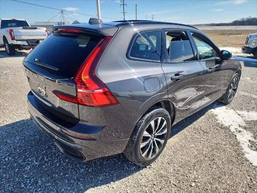2023 Volvo XC60 B5 Plus Dark Theme