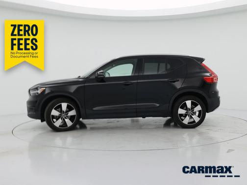 Black 2021 Volvo XC40 T5 Momentum