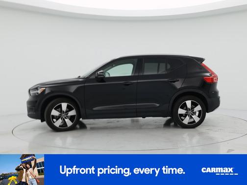 Black 2021 Volvo XC40 T5 Momentum