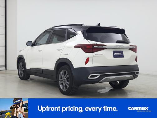 White 2022 Kia Seltos S