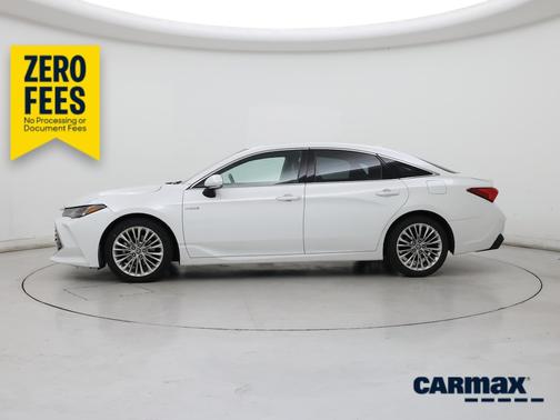 White 2019 Toyota Avalon Hybrid Limited