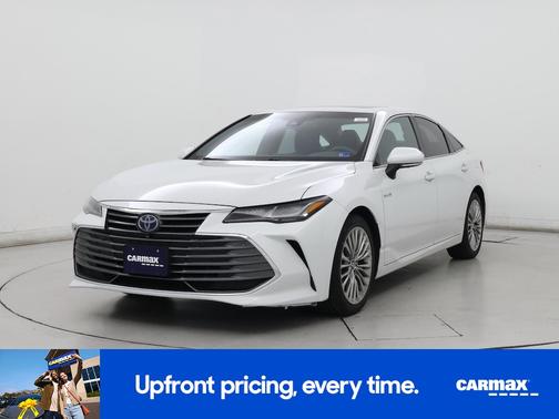 White 2019 Toyota Avalon Hybrid Limited