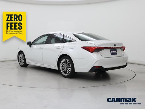 White 2019 Toyota Avalon Hybrid Limited