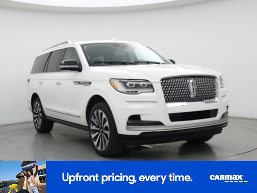 White 2023 Lincoln Navigator Reserve