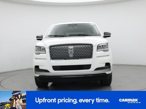 White 2023 Lincoln Navigator Reserve