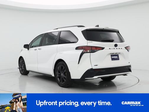 White 2025 Toyota Sienna XSE