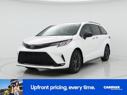 White 2025 Toyota Sienna XSE
