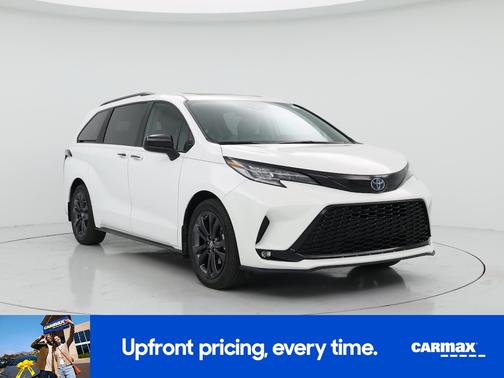 White 2025 Toyota Sienna XSE