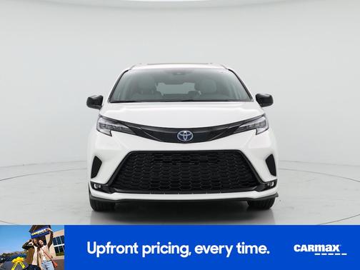 White 2025 Toyota Sienna XSE