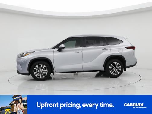 Silver 2024 Toyota Highlander XLE