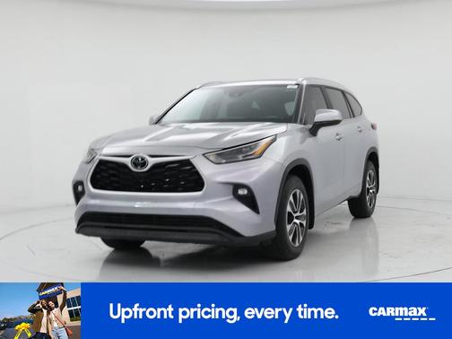 Silver 2024 Toyota Highlander XLE