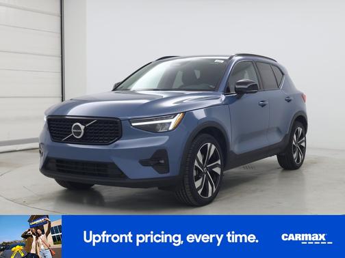 2024 Volvo XC40 B5 Plus Dark Theme