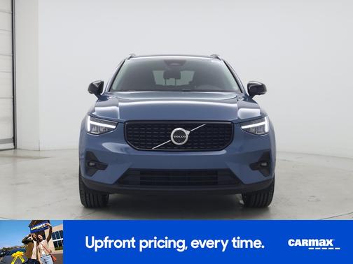 2024 Volvo XC40 B5 Plus Dark Theme