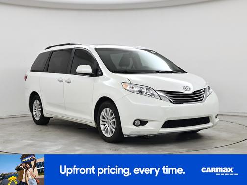 White 2016 Toyota Sienna XLE Premium