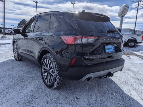Photo 5 of 26 of 2020 Ford Escape Titanium