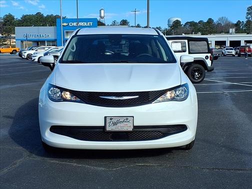 2023 Chrysler Voyager LX