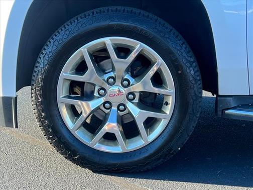 Photo 5 of 25 of 2016 GMC Yukon SLT