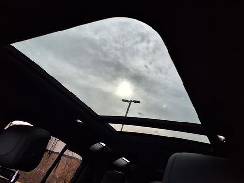 2024 Land Rover Defender P400 X-Dynamic SE