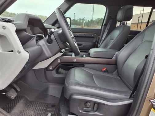 2024 Land Rover Defender P400 X-Dynamic SE