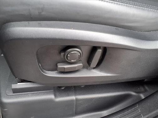 2024 Land Rover Defender P400 X-Dynamic SE