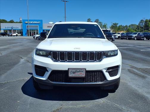 White 2024 Jeep Grand Cherokee Laredo X