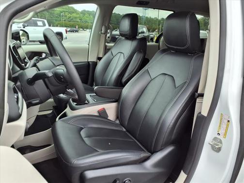 2024 Chrysler Pacifica Touring-L