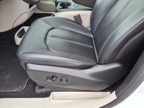 2024 Chrysler Pacifica Touring-L