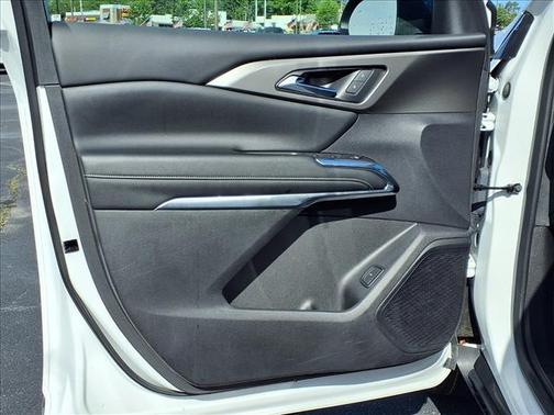 White 2024 Chevrolet Traverse LT