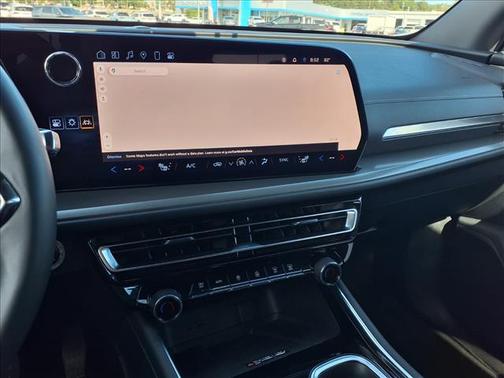 White 2024 Chevrolet Traverse LT