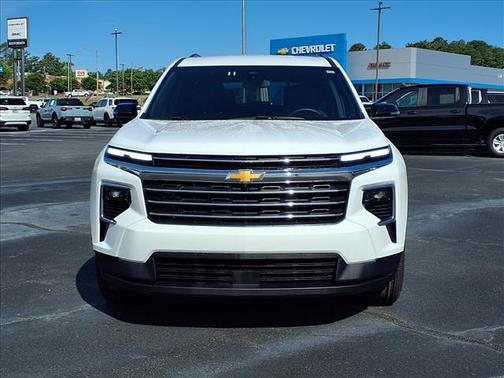 White 2024 Chevrolet Traverse LT