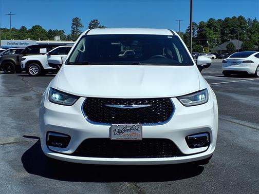 White 2023 Chrysler Pacifica Touring-L