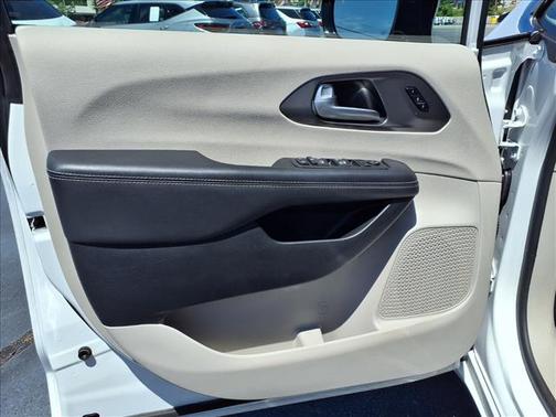 White 2024 Chrysler Pacifica Touring-L