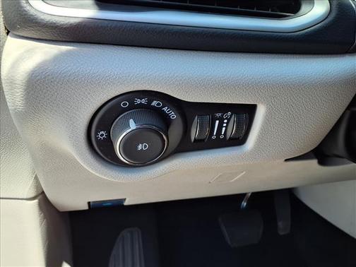 White 2024 Chrysler Pacifica Touring-L