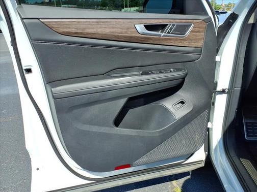Opal White Pearl Effect 2024 Volkswagen Atlas 2.0T SEL Premium R-Line