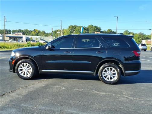 DB Black Crystal Clearcoat 2023 Dodge Durango SXT