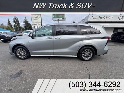 2022 Toyota Sienna XLE 7 Passenger