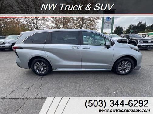 2022 Toyota Sienna XLE 7 Passenger