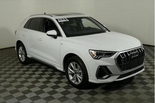 2025 Audi Q3 Premium 45 TFSI S line quattro Tiptronic