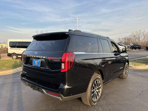 AGATE BLACK METALLIC 2025 Ford Expedition Platinum