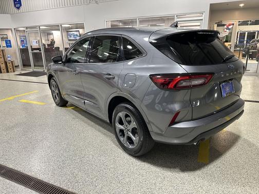 Carbonized Gray Metallic 2024 Ford Escape ST-Line
