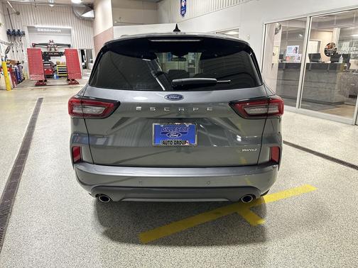 Carbonized Gray Metallic 2024 Ford Escape ST-Line